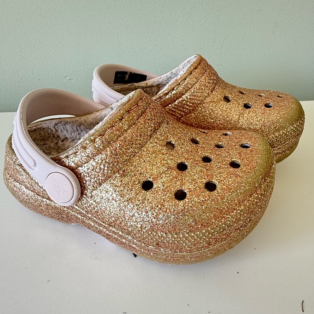 CROCS Glittery Gold Toddler Lined Clogs size 6